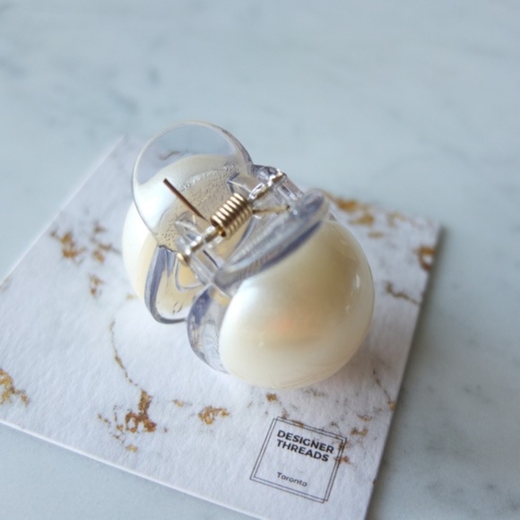 Big Pearl Hair Clip - Translucent Grey Base - Picture 2 of 5